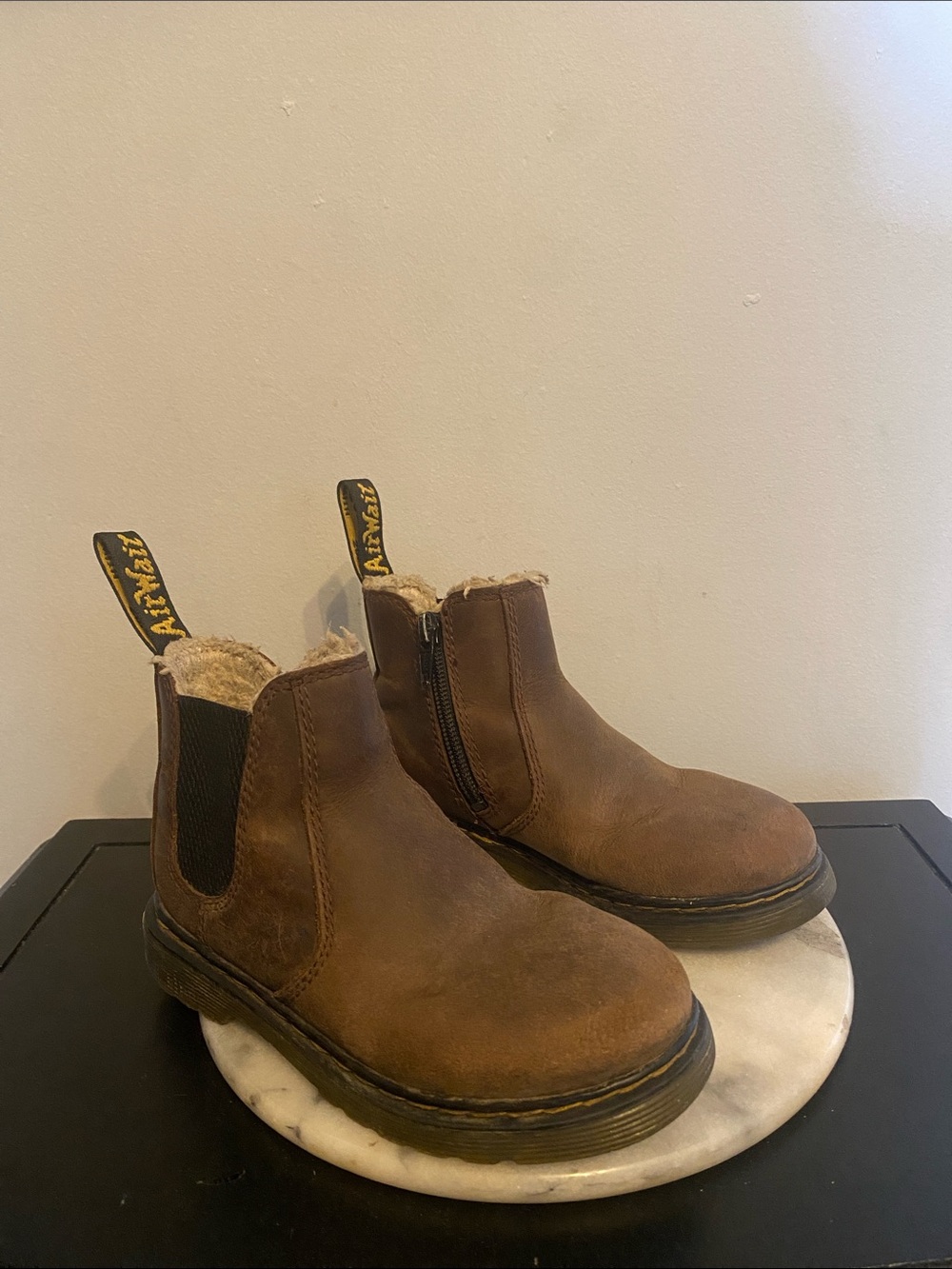Dr Martens faux fur lined chelsea kid’s boots size 11 unisex